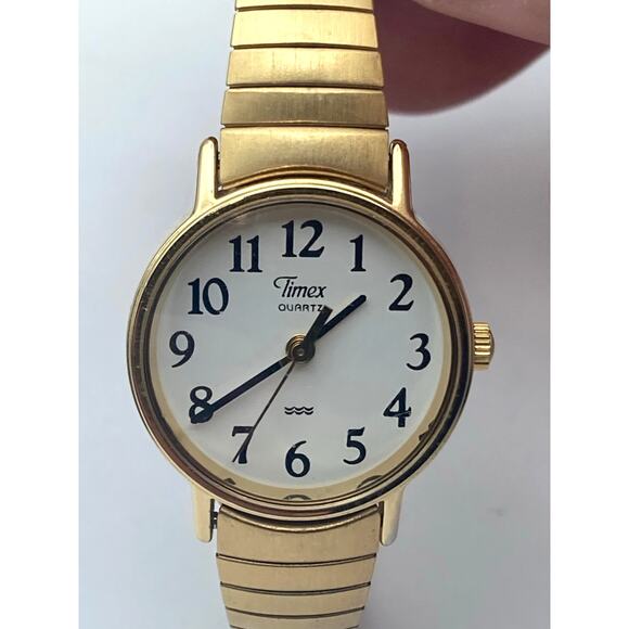 Classic Timex Women's Watch 23mm - Expandable Band - New Battery - WR - Picture 3 of 7